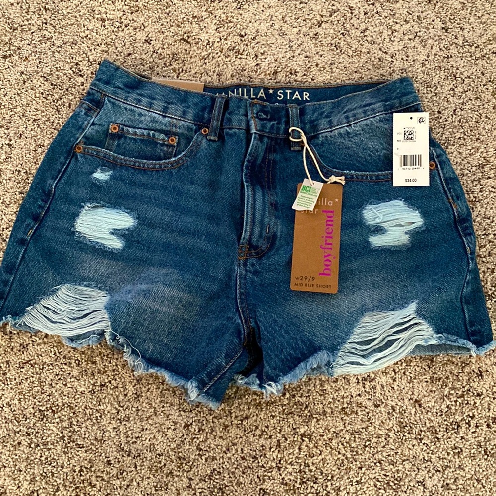 Vanilla Star mid-rise distressed boyfriend shorts . Never worn with tags